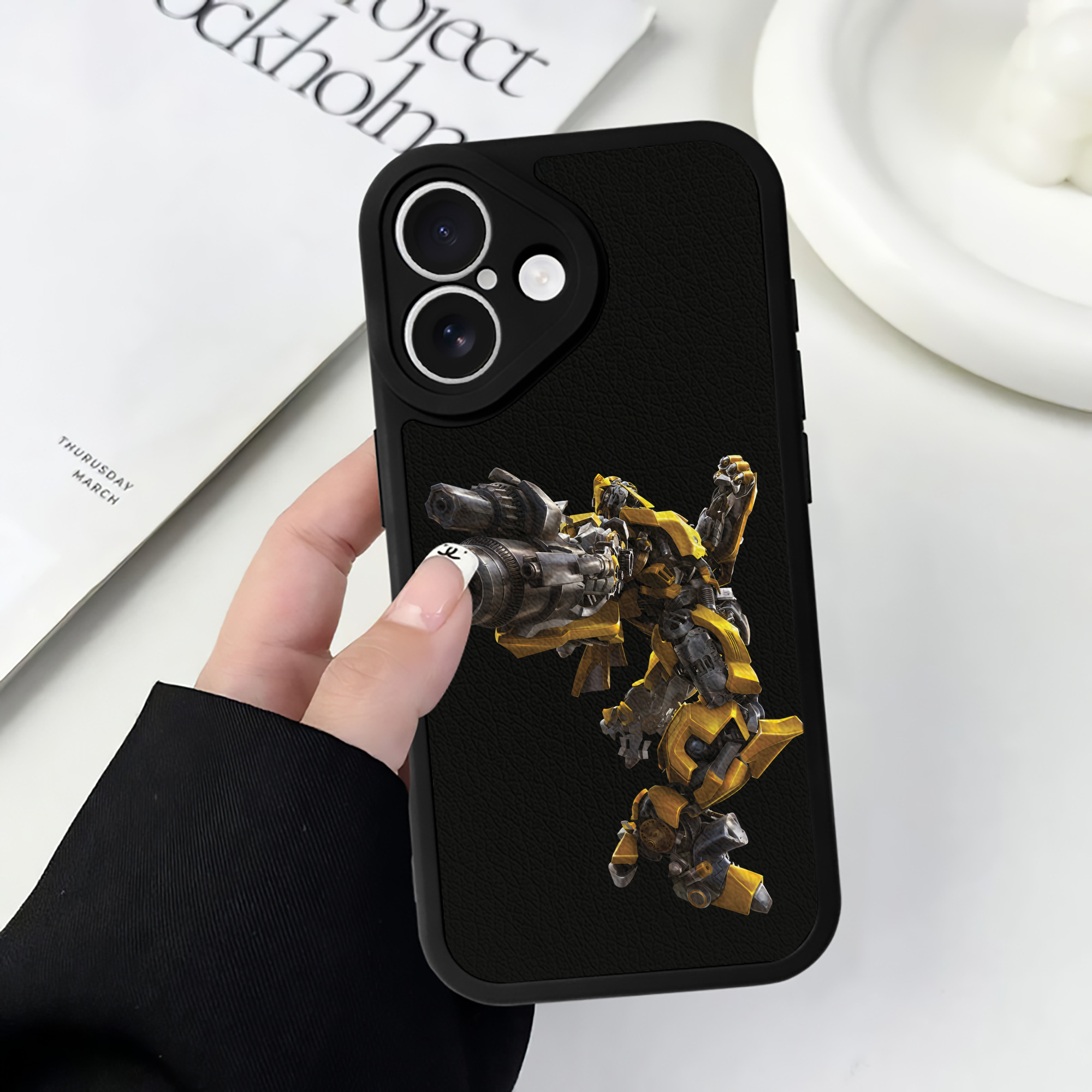 （画像用） Transformers トランスフォーマー 【iPhone 16シリーズ対応】シリコンスマホケース（レザー調） 材質：シリコン